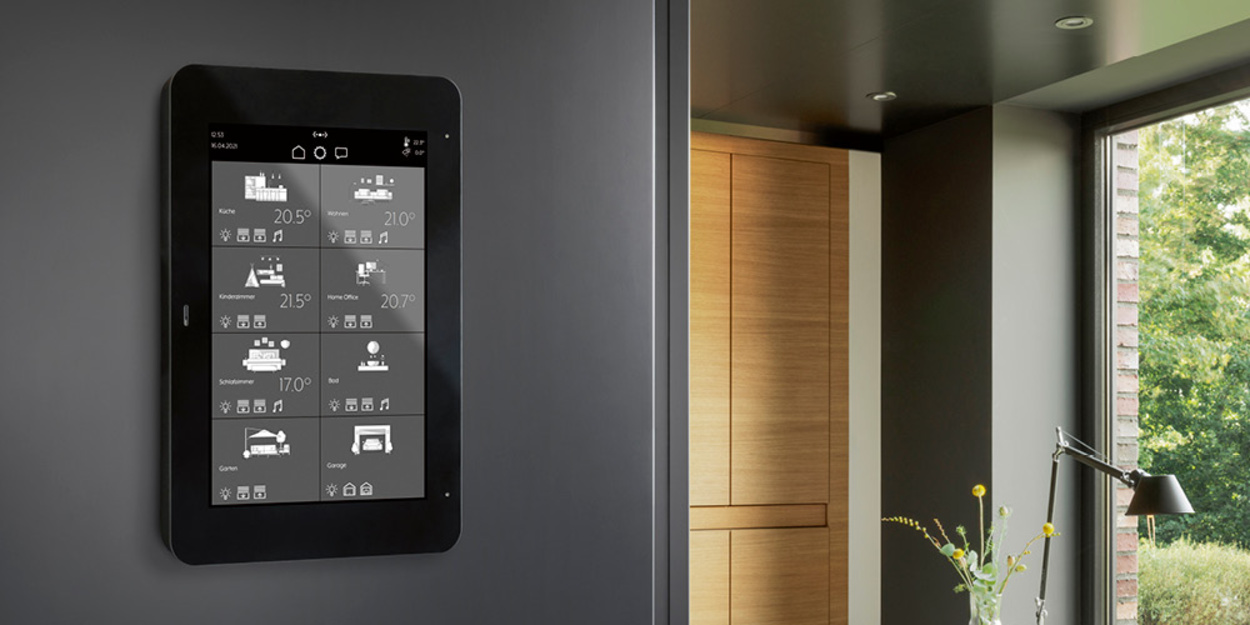 JUNG Smart Panel 8 bei Haus- u. Gebäudetechnik Theuermeister in Zeitz